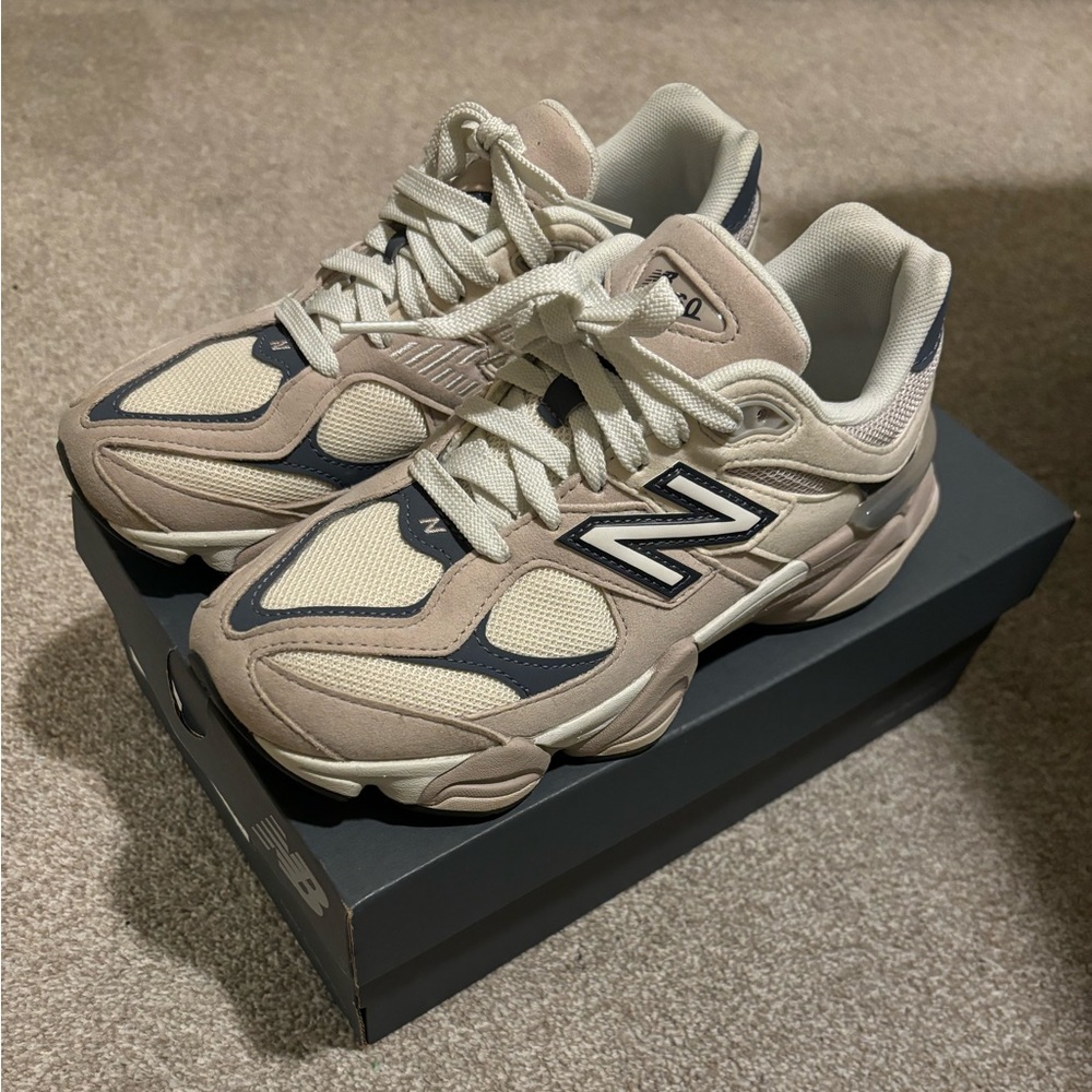 worn once. big kids new balance 9060 comes with box